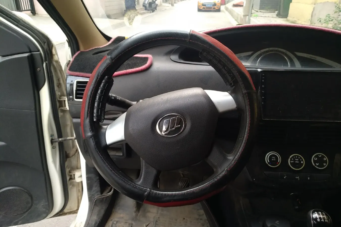 2015 LiFan LeTu 1.5L 109HP L4 5MT,autocango,china used car exporter,china ev exporter,chinese used car exporter,chinese used ev exporter