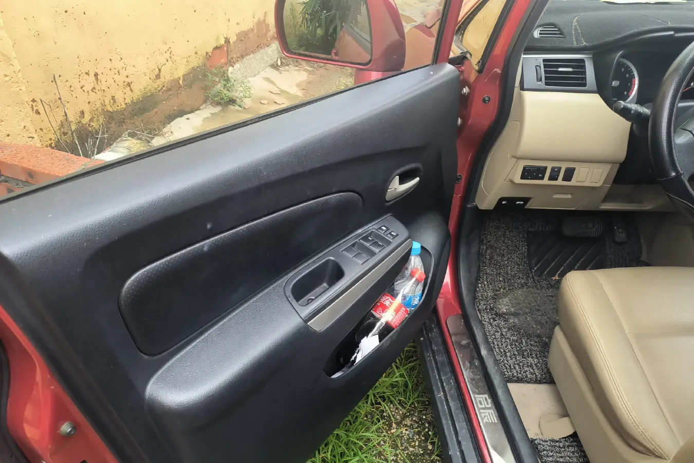 2013 Venucia R50 1.6L 117HP L4 4AT,autocango,china used car exporter,china ev exporter,chinese used car exporter,chinese used ev exporter