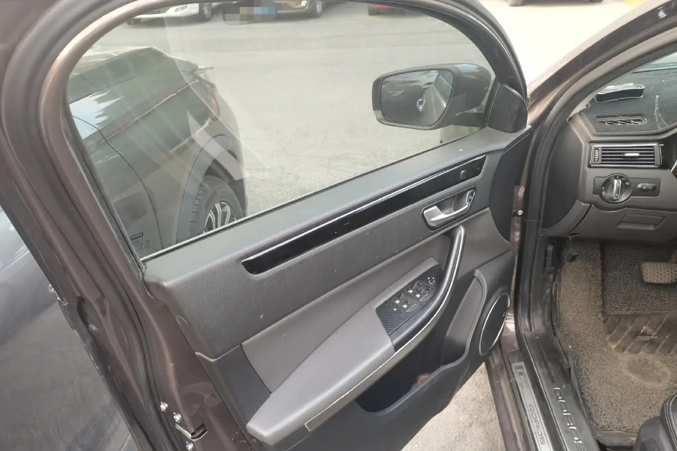 2014 Qoros 3 1.6T 156HP L4 6DCT,autocango,china used car exporter,china ev exporter,chinese used car exporter,chinese used ev exporter