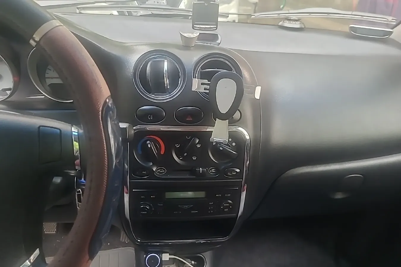 2010 BaoJun LeChi 1.2L 86HP L4 5MT,autocango,china used car exporter,china ev exporter,chinese used car exporter,chinese used ev exporter