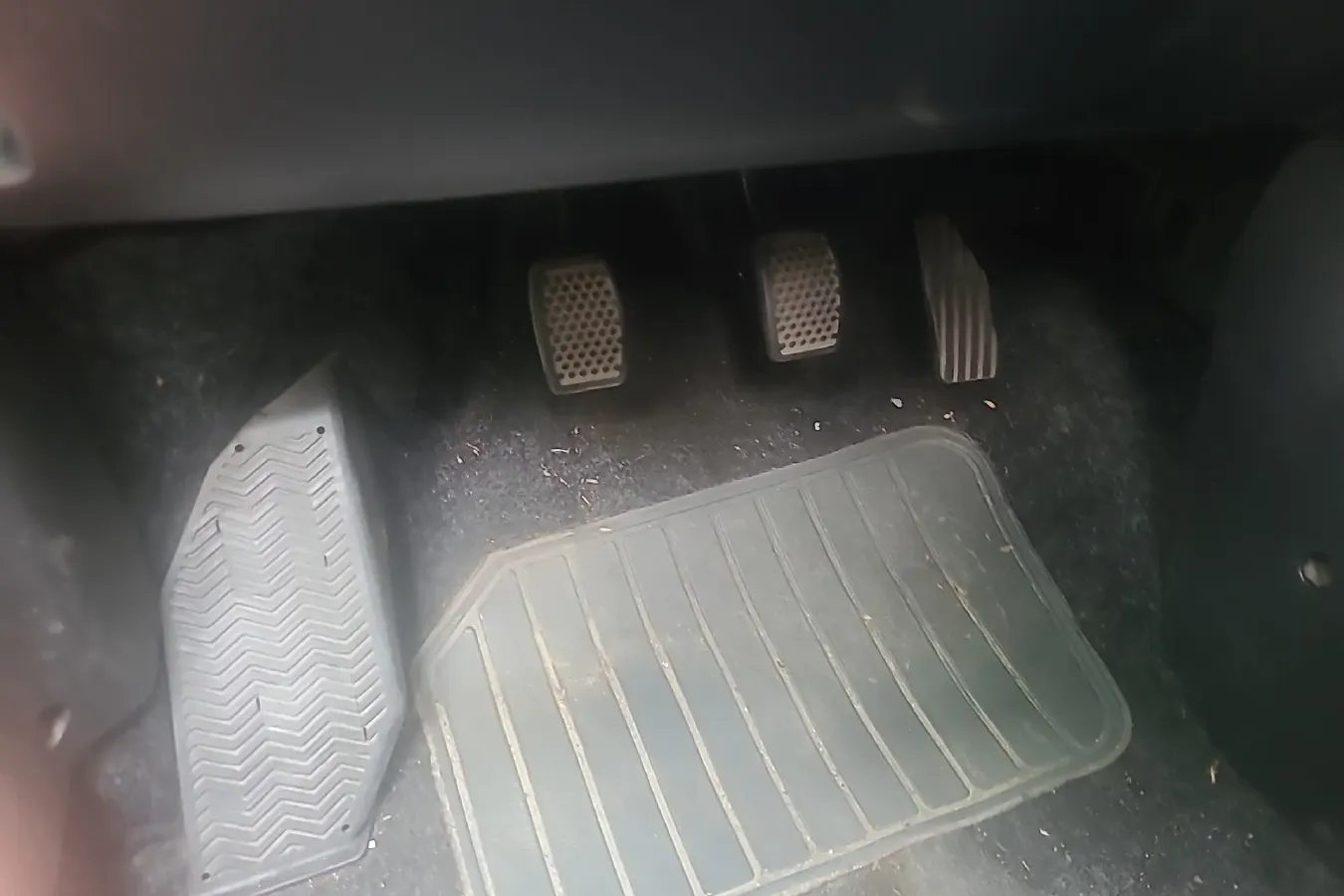 2010 BaoJun LeChi 1.2L 86HP L4 5MT,autocango,china used car exporter,china ev exporter,chinese used car exporter,chinese used ev exporter