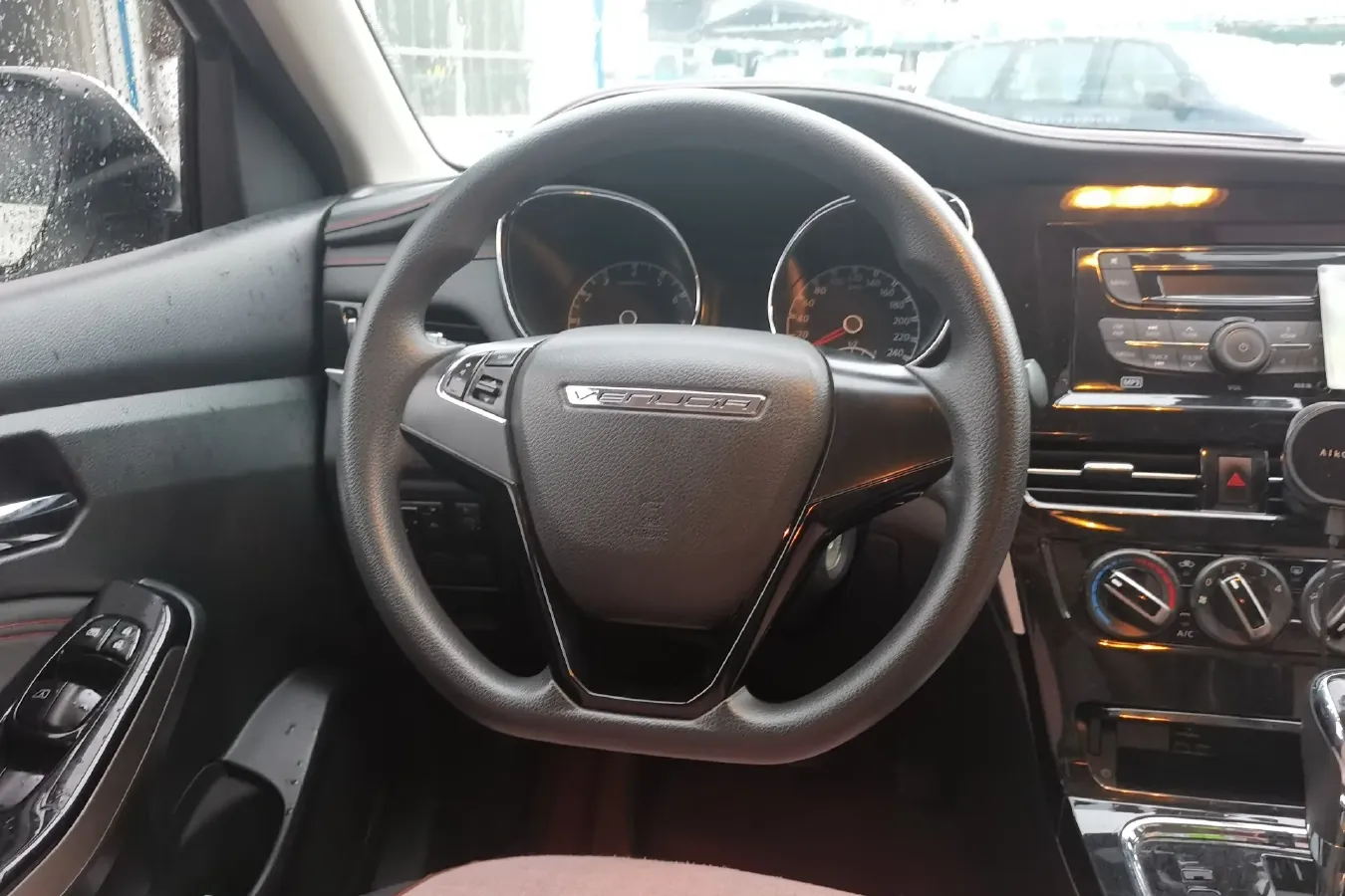 2018 Venucia T70 2.0L 144HP L4 CVT,autocango,china used car exporter,china ev exporter,chinese used car exporter,chinese used ev exporter