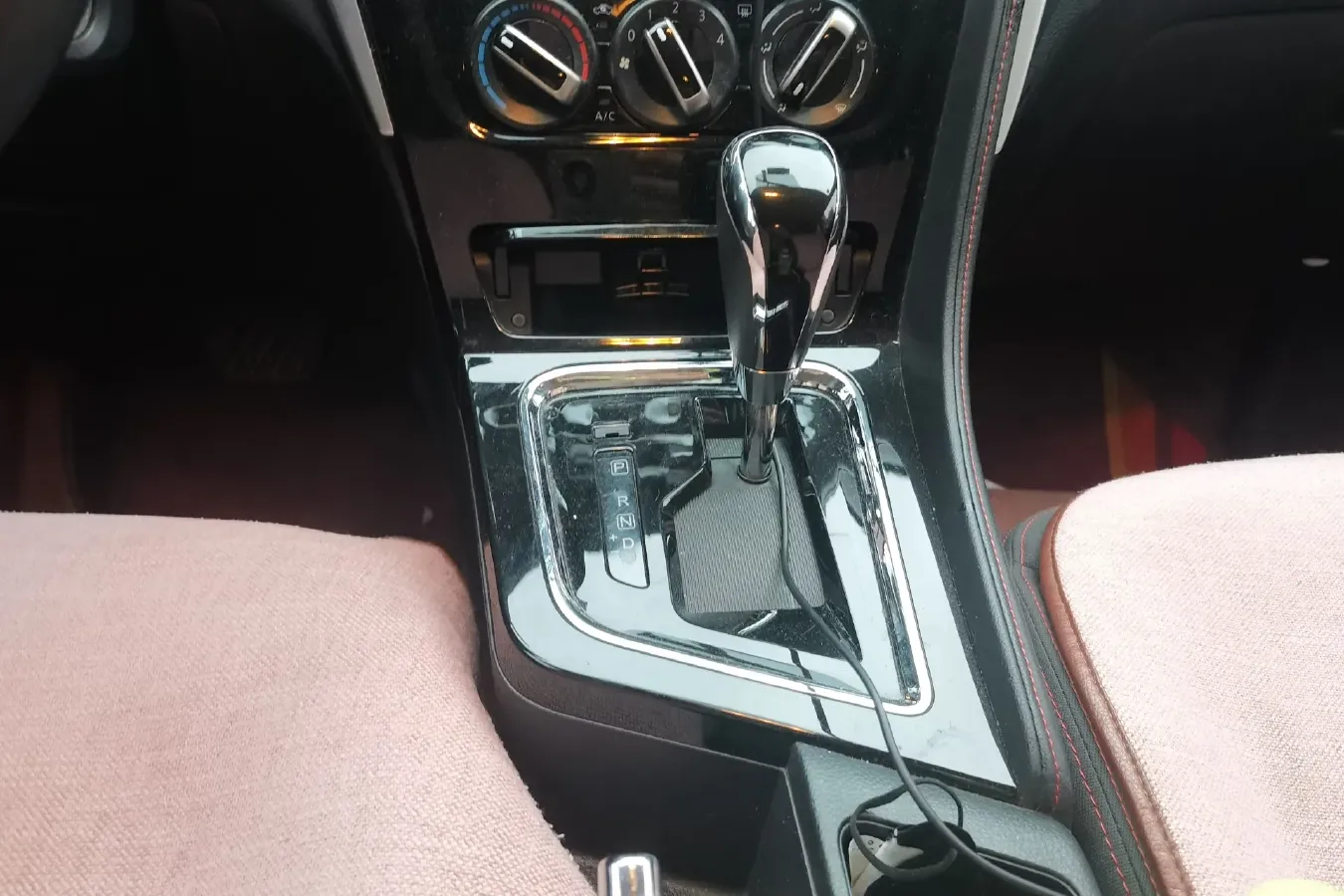 2018 Venucia T70 2.0L 144HP L4 CVT,autocango,china used car exporter,china ev exporter,chinese used car exporter,chinese used ev exporter