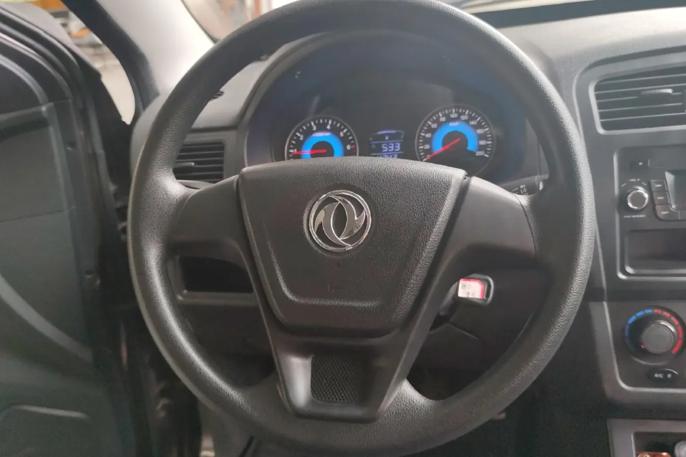 2016 DongFeng Fengon Fengon 330 1.2L 94HP L4 5MT,autocango,china used car exporter,china ev exporter,chinese used car exporter,chinese used ev exporter