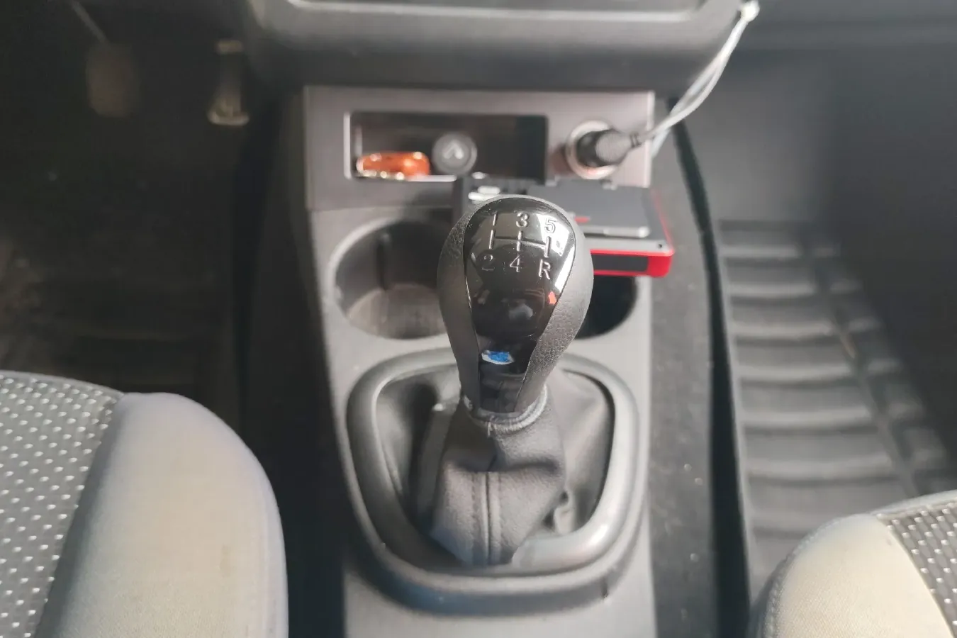 2016 DongFeng Fengon Fengon 330 1.2L 94HP L4 5MT,autocango,china used car exporter,china ev exporter,chinese used car exporter,chinese used ev exporter