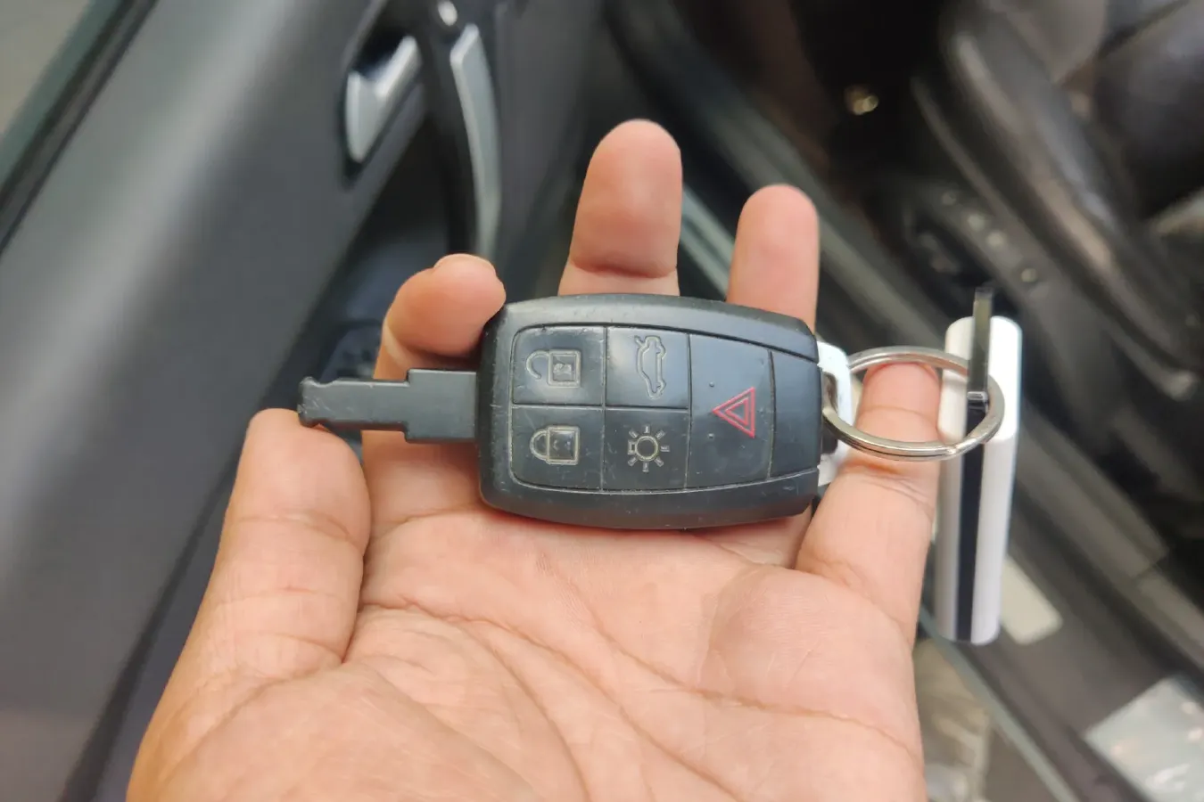 2010 Volvo C70 2.5T 230HP L5 5AT,autocango,china used car exporter,china ev exporter,chinese used car exporter,chinese used ev exporter