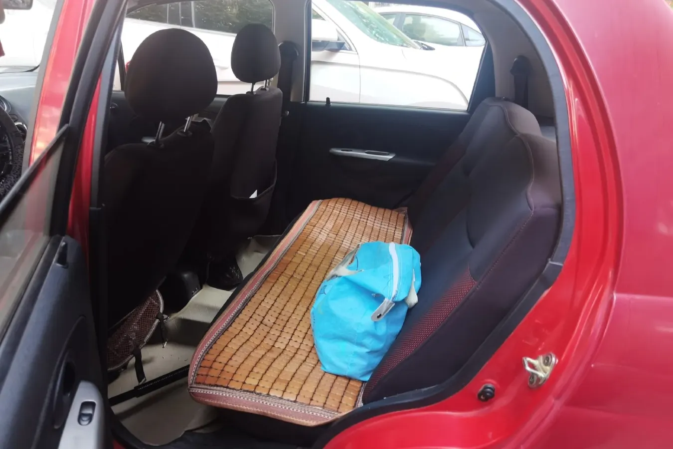 2010 BaoJun LeChi 1.2L 86HP L4 5MT,autocango,china used car exporter,china ev exporter,chinese used car exporter,chinese used ev exporter