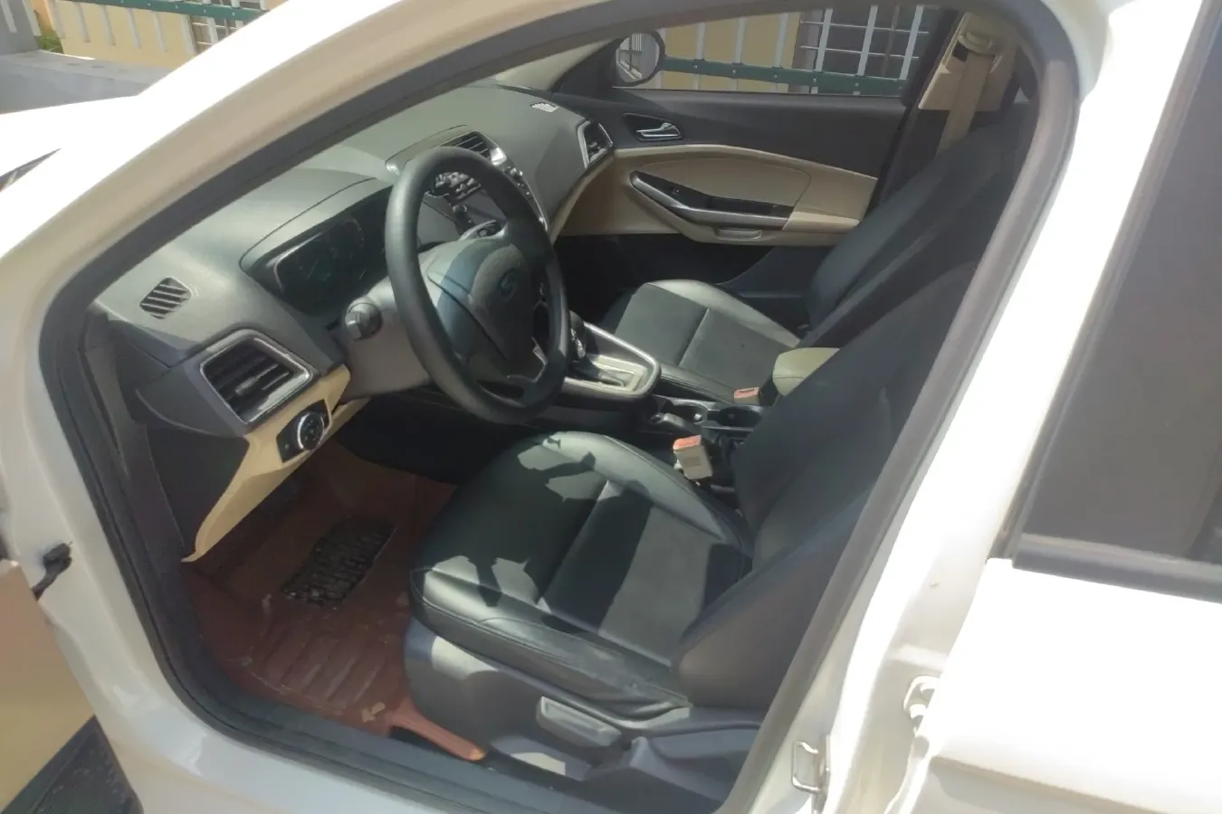 2015 Ford Escort 1.5L 113HP L4 6AT,autocango,china used car exporter,china ev exporter,chinese used car exporter,chinese used ev exporter