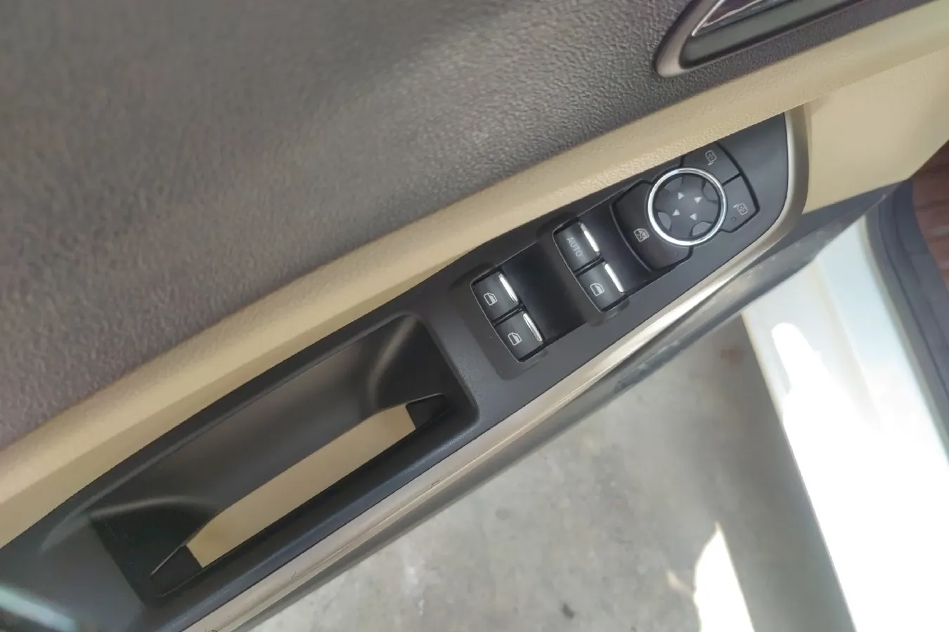 2015 Ford Escort 1.5L 113HP L4 6AT,autocango,china used car exporter,china ev exporter,chinese used car exporter,chinese used ev exporter