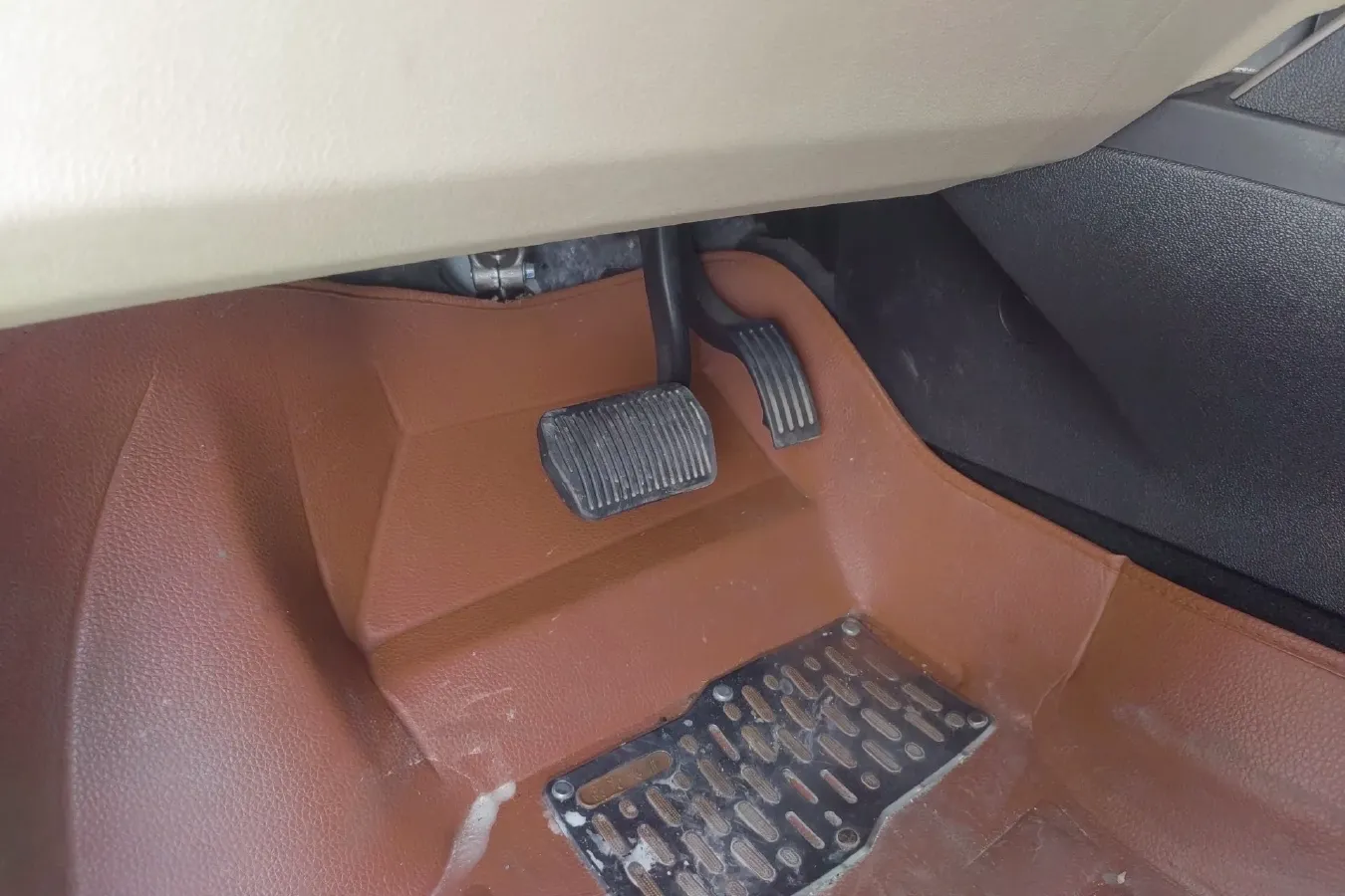 2015 Ford Escort 1.5L 113HP L4 6AT,autocango,china used car exporter,china ev exporter,chinese used car exporter,chinese used ev exporter