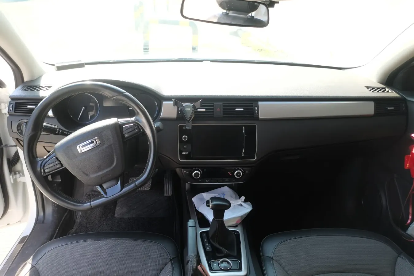 2015 Qoros 3 1.6T 156HP L4 6DCT,autocango,china used car exporter,china ev exporter,chinese used car exporter,chinese used ev exporter