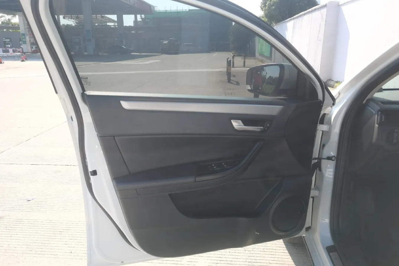 2015 Qoros 3 1.6T 156HP L4 6DCT,autocango,china used car exporter,china ev exporter,chinese used car exporter,chinese used ev exporter