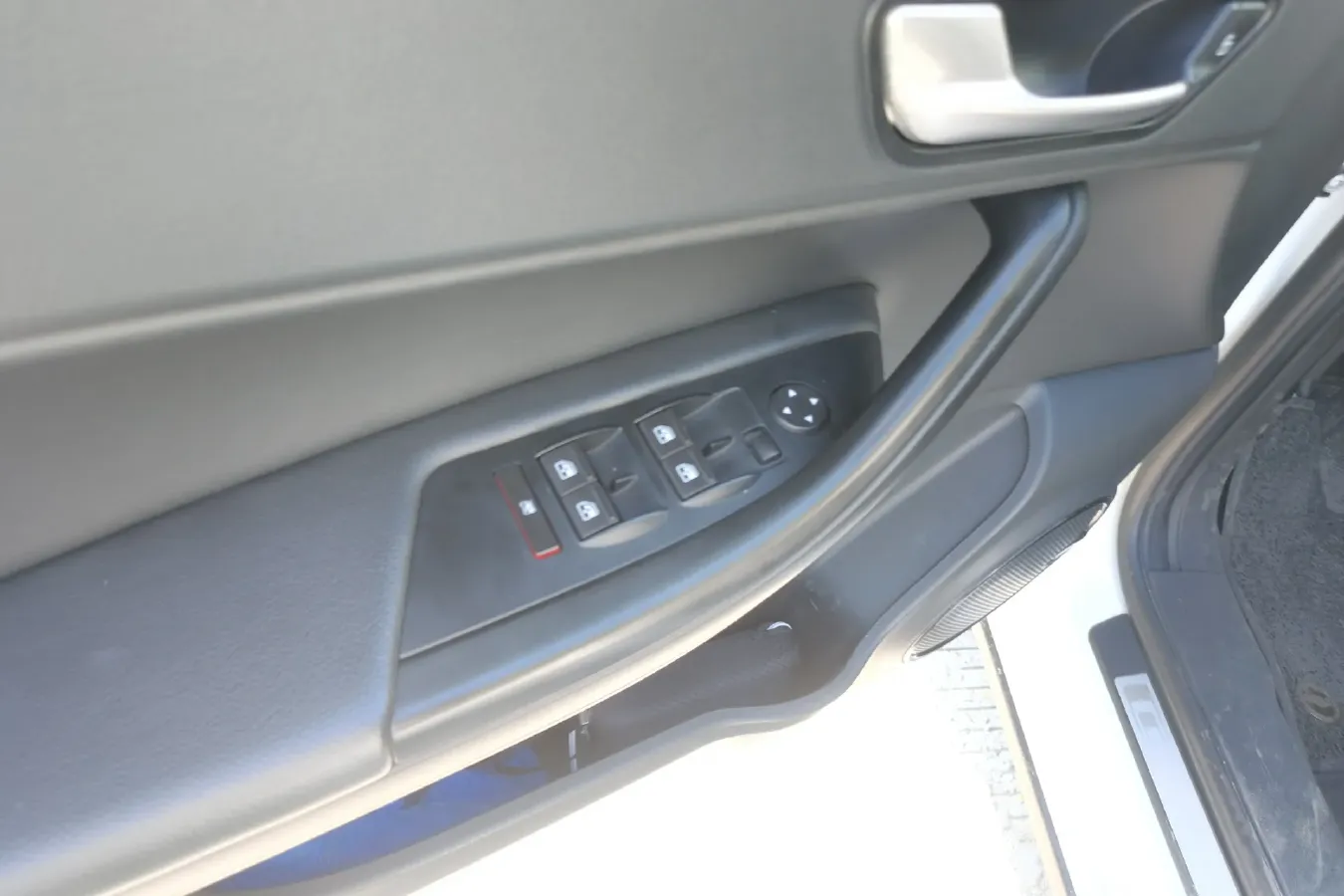 2015 Qoros 3 1.6T 156HP L4 6DCT,autocango,china used car exporter,china ev exporter,chinese used car exporter,chinese used ev exporter