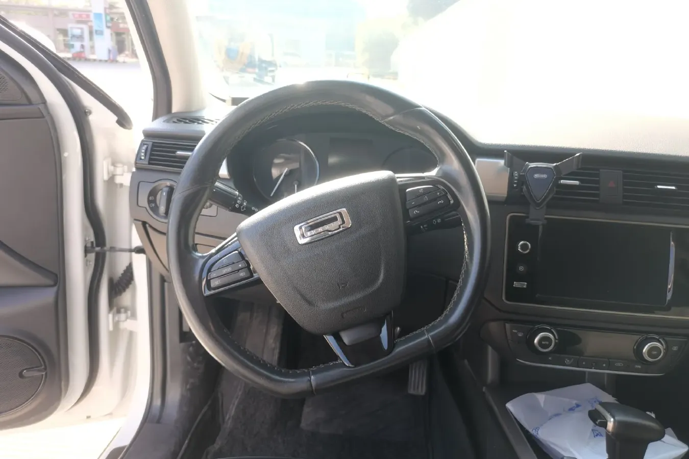 2015 Qoros 3 1.6T 156HP L4 6DCT,autocango,china used car exporter,china ev exporter,chinese used car exporter,chinese used ev exporter