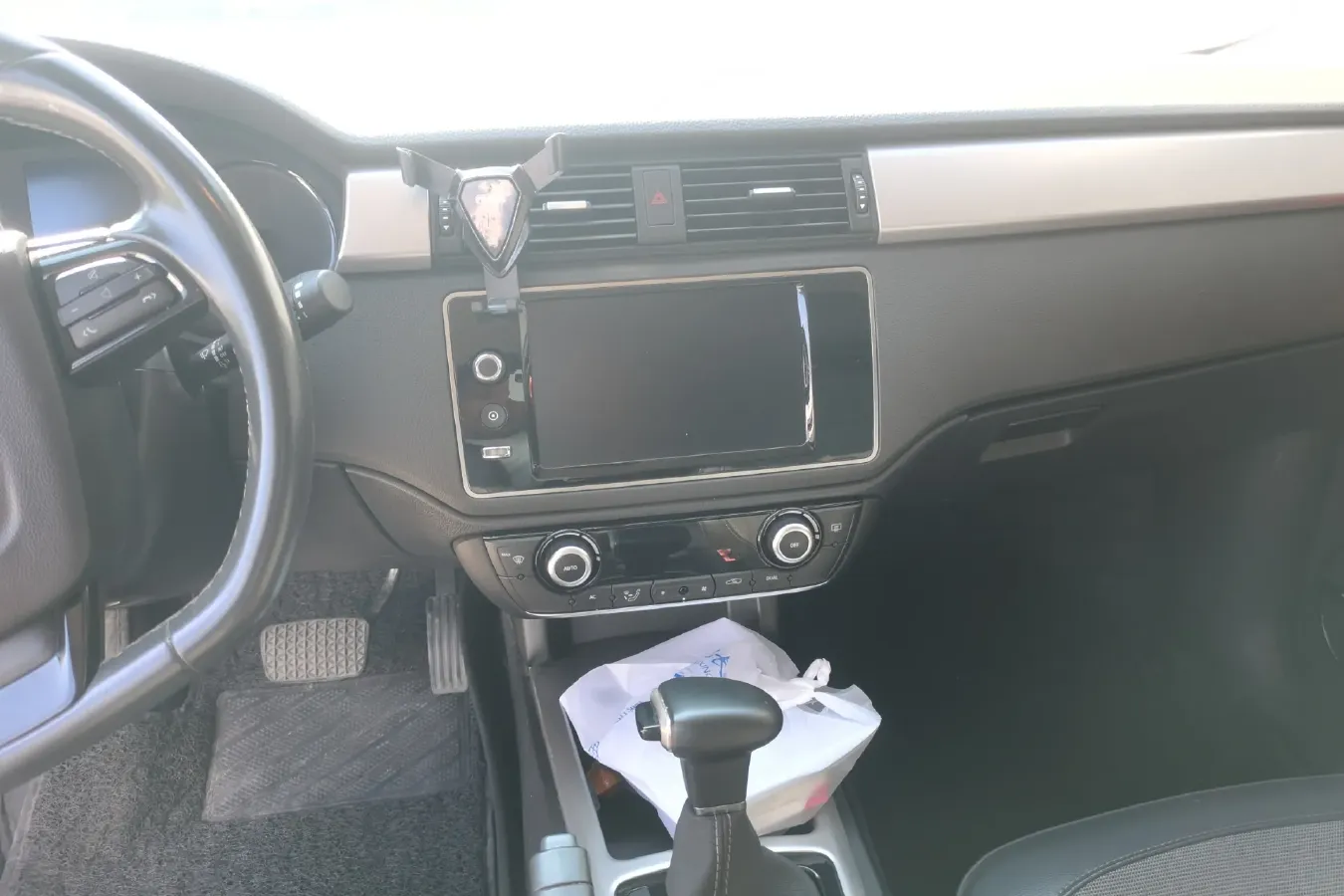 2015 Qoros 3 1.6T 156HP L4 6DCT,autocango,china used car exporter,china ev exporter,chinese used car exporter,chinese used ev exporter