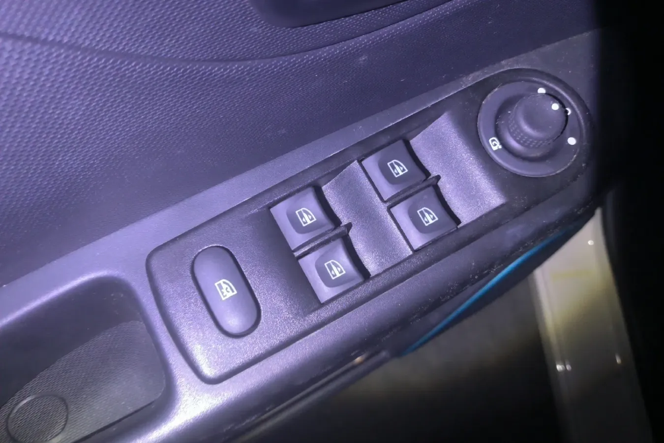 2015 Renault  Captur 1.2T 116HP L4 6DCT,autocango,china used car exporter,china ev exporter,chinese used car exporter,chinese used ev exporter