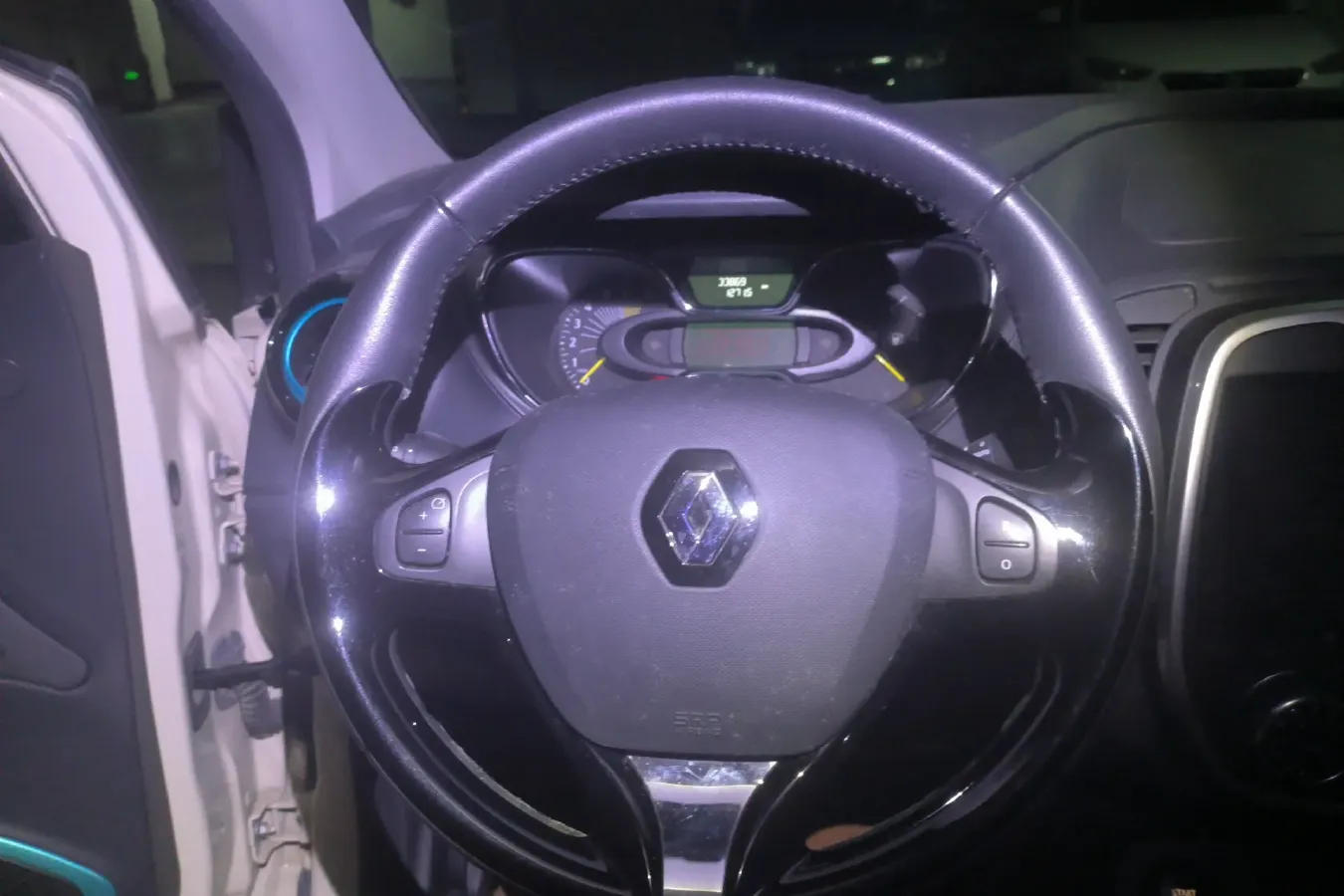 2015 Renault  Captur 1.2T 116HP L4 6DCT,autocango,china used car exporter,china ev exporter,chinese used car exporter,chinese used ev exporter