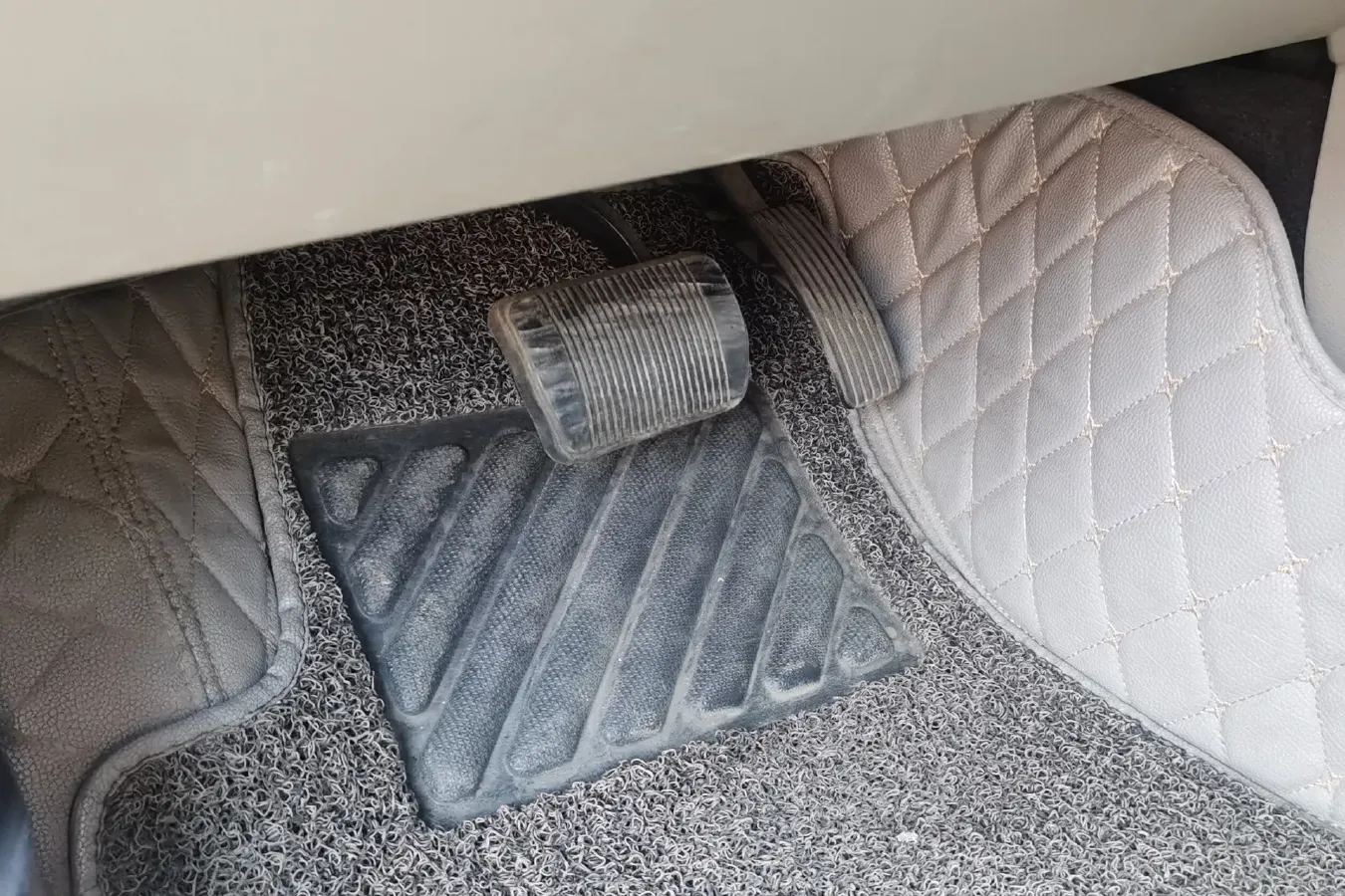 2011 Dodge Caliber 2.0L 156HP L4 CVT,autocango,china used car exporter,china ev exporter,chinese used car exporter,chinese used ev exporter