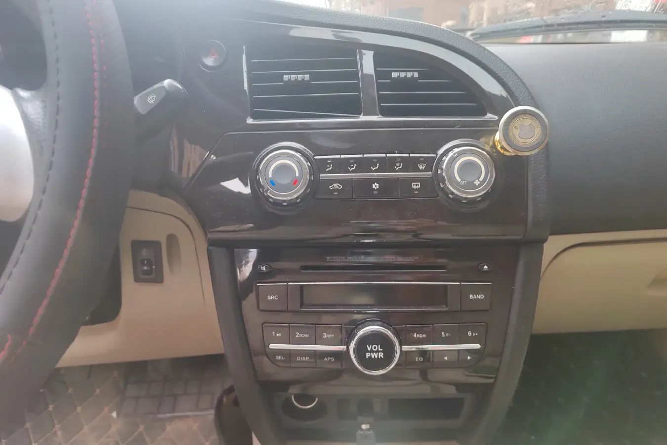 2014 Soueast V3 1.5L 120HP L4 5MT,autocango,china used car exporter,china ev exporter,chinese used car exporter,chinese used ev exporter