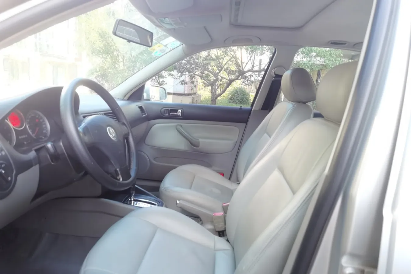 2006 Volkswagen Bora Classic 1.6L 100HP L4 4AT,autocango,china used car exporter,china ev exporter,chinese used car exporter,chinese used ev exporter