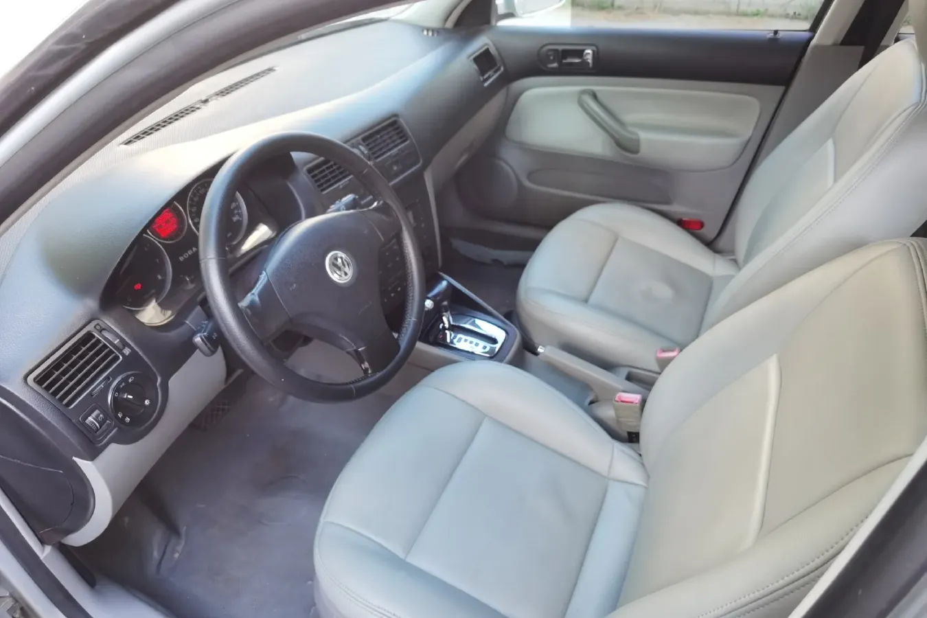 2006 Volkswagen Bora Classic 1.6L 100HP L4 4AT,autocango,china used car exporter,china ev exporter,chinese used car exporter,chinese used ev exporter