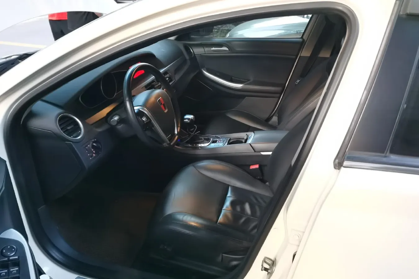 2014 Roewe 550 1.8L 133HP L4 6DCT,autocango,china used car exporter,china ev exporter,chinese used car exporter,chinese used ev exporter