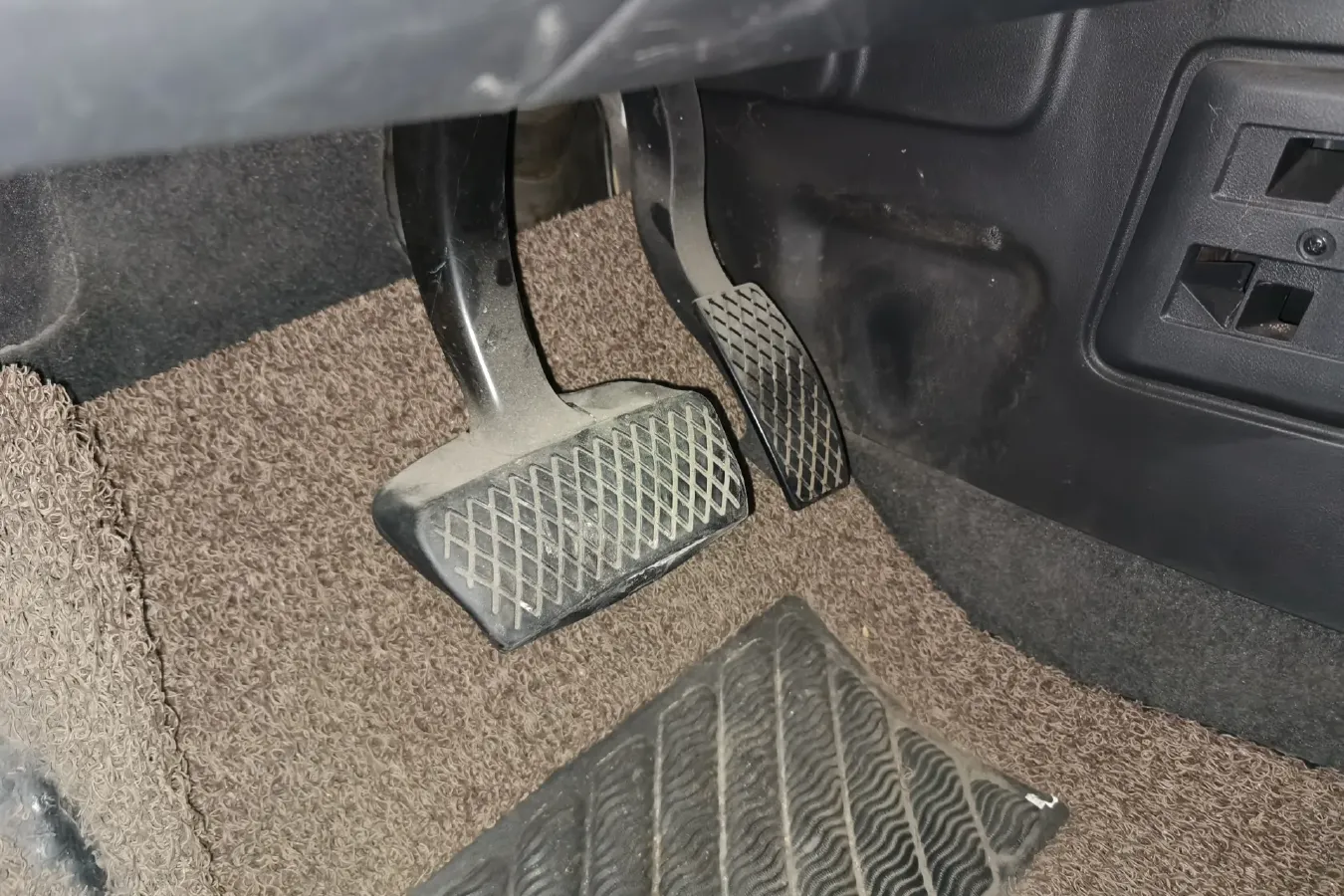 2014 Roewe 550 1.8L 133HP L4 6DCT,autocango,china used car exporter,china ev exporter,chinese used car exporter,chinese used ev exporter