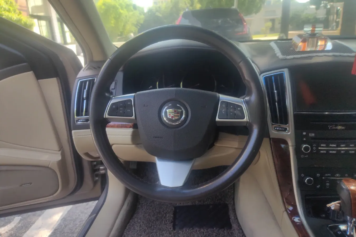 2011 Cadillac SLS 2.0T 262HP L4 6AT,autocango,china used car exporter,china ev exporter,chinese used car exporter,chinese used ev exporter