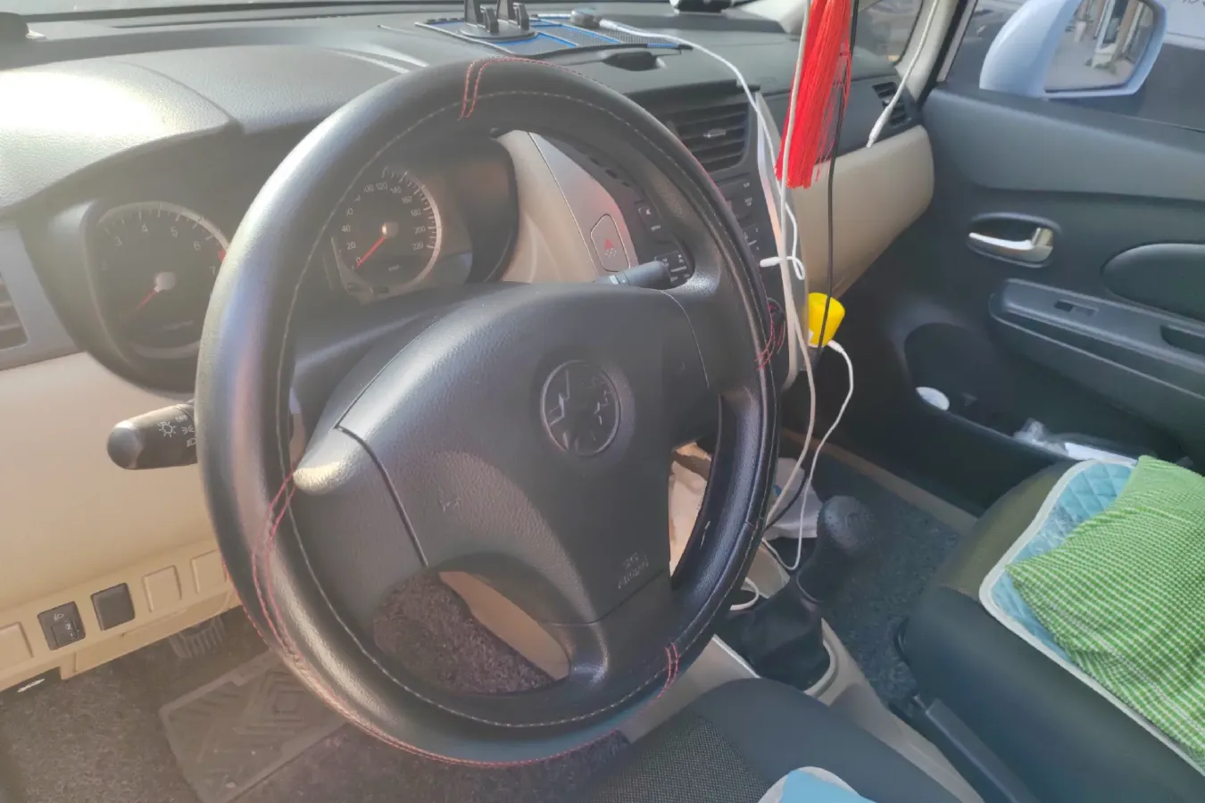 2012 Venucia R50 1.6L 117HP L4 5MT,autocango,china used car exporter,china ev exporter,chinese used car exporter,chinese used ev exporter