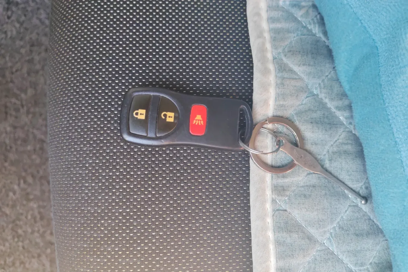 2012 Venucia R50 1.6L 117HP L4 5MT,autocango,china used car exporter,china ev exporter,chinese used car exporter,chinese used ev exporter