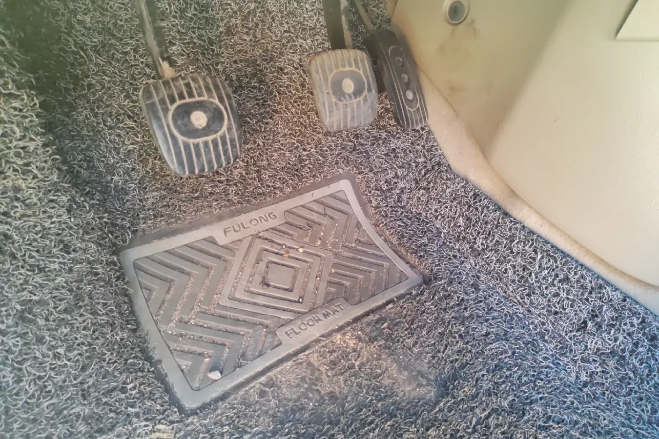 2012 Venucia R50 1.6L 117HP L4 5MT,autocango,china used car exporter,china ev exporter,chinese used car exporter,chinese used ev exporter