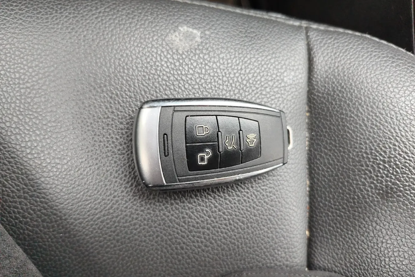 2015 BeiJing Auto Senova X65 2.0T 177HP L4 6AT,autocango,china used car exporter,china ev exporter,chinese used car exporter,chinese used ev exporter