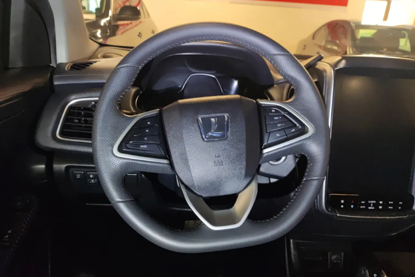 2017 Luxgen U5 SUV 1.6L 124HP L4 CVT,autocango,china used car exporter,china ev exporter,chinese used car exporter,chinese used ev exporter