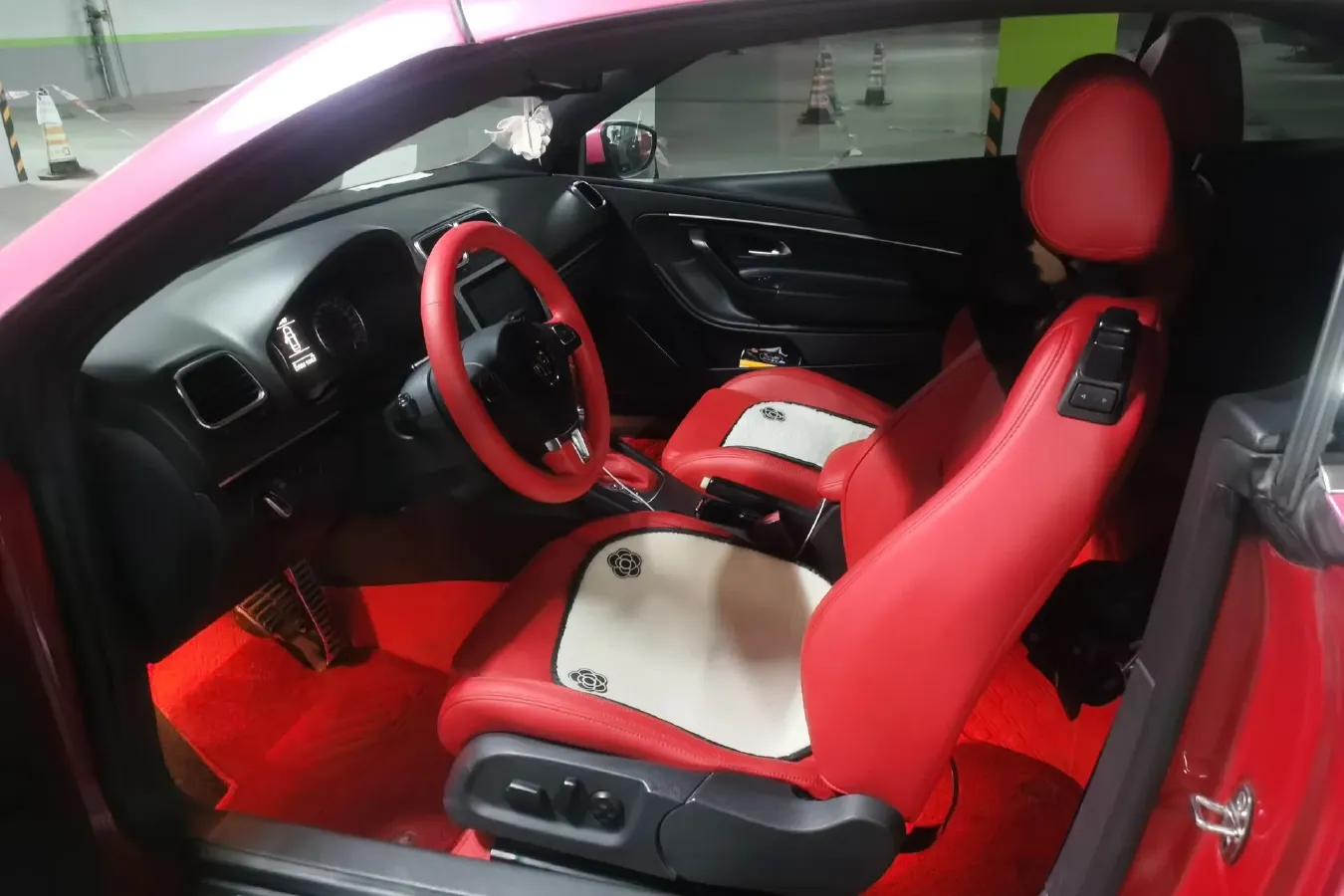 2011 Volkswagen Eos 2.0T 211HP L4 6DCT,autocango,china used car exporter,china ev exporter,chinese used car exporter,chinese used ev exporter