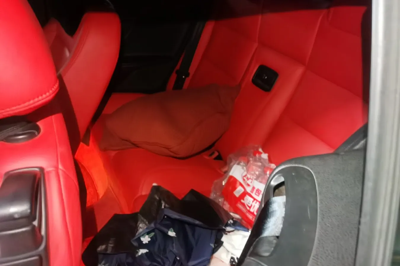 2011 Volkswagen Eos 2.0T 211HP L4 6DCT,autocango,china used car exporter,china ev exporter,chinese used car exporter,chinese used ev exporter