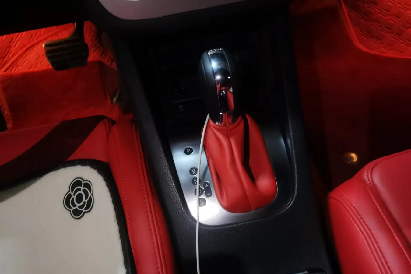 2011 Volkswagen Eos 2.0T 211HP L4 6DCT,autocango,china used car exporter,china ev exporter,chinese used car exporter,chinese used ev exporter