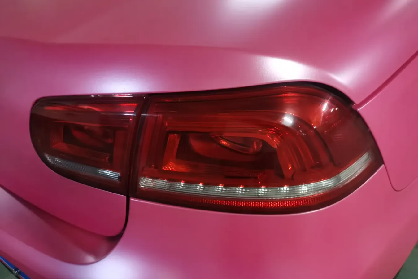 2011 Volkswagen Eos 2.0T 211HP L4 6DCT,autocango,china used car exporter,china ev exporter,chinese used car exporter,chinese used ev exporter