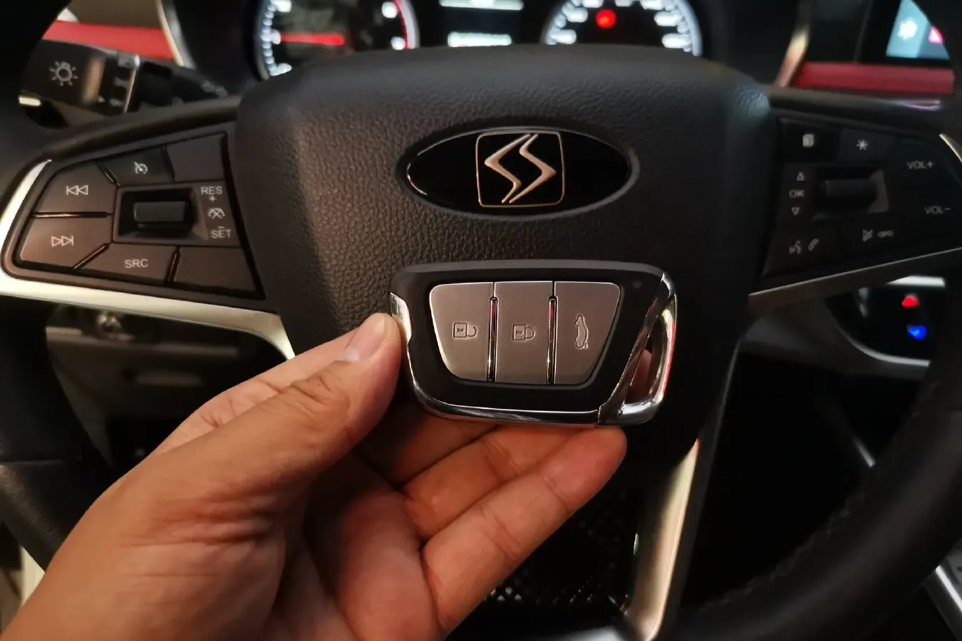 2021 Sehol X8 1.5T 184HP L4 6DCT,autocango,china used car exporter,china ev exporter,chinese used car exporter,chinese used ev exporter