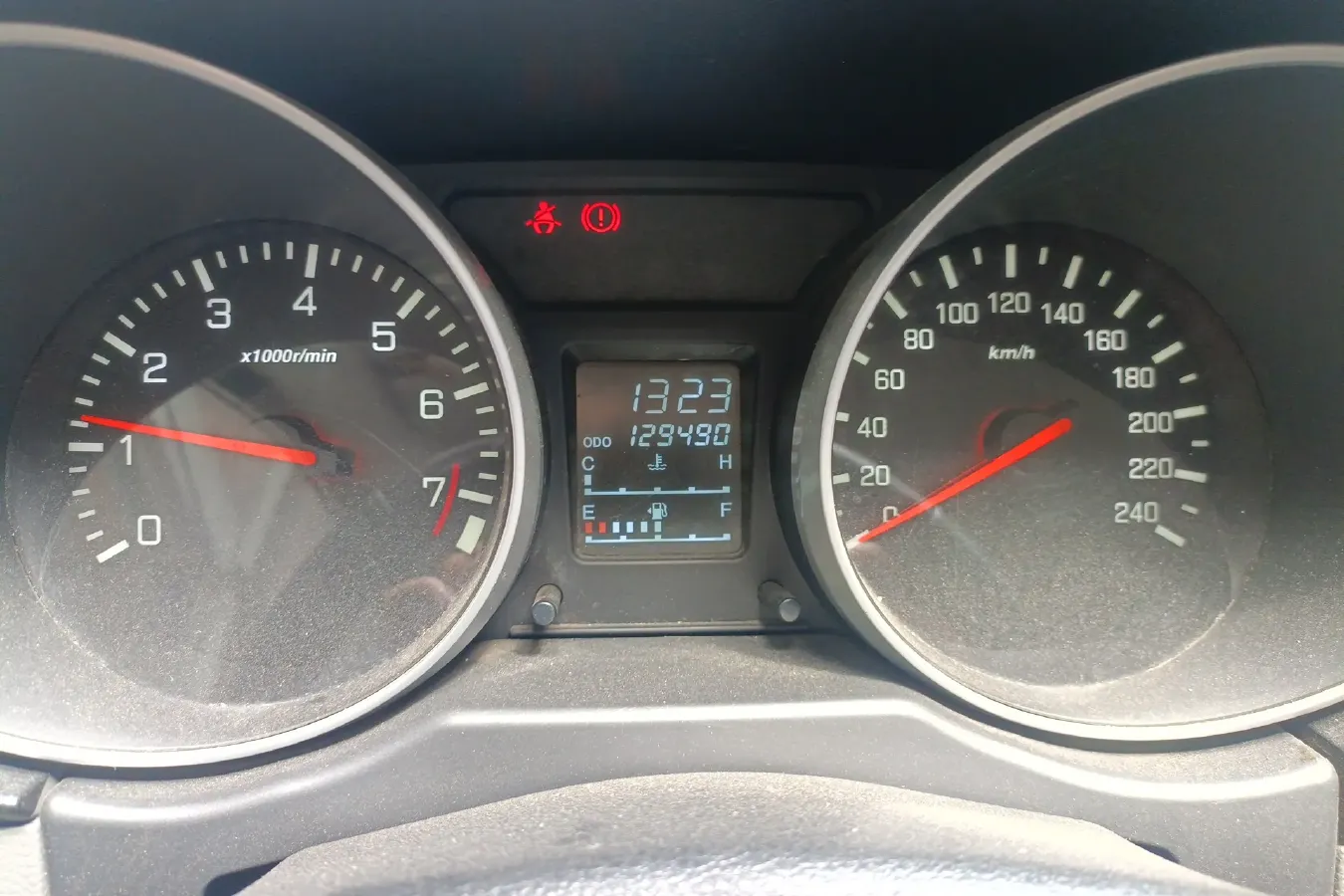 2013 FAW Senia S80 1.5L 109HP L4 5MT,autocango,china used car exporter,china ev exporter,chinese used car exporter,chinese used ev exporter