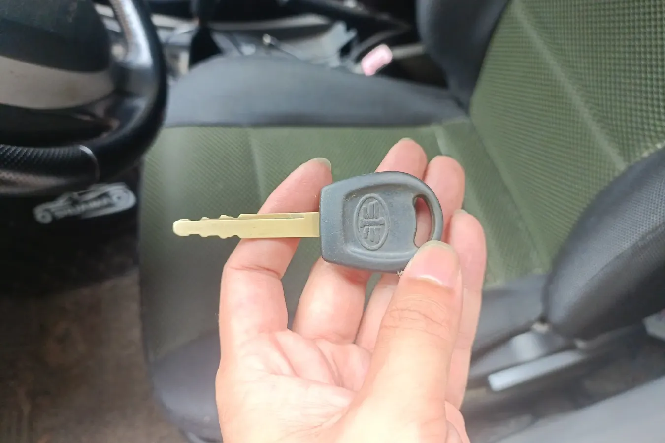 2013 FAW Senia S80 1.5L 109HP L4 5MT,autocango,china used car exporter,china ev exporter,chinese used car exporter,chinese used ev exporter