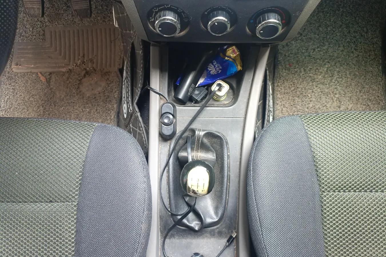 2013 FAW Senia S80 1.5L 109HP L4 5MT,autocango,china used car exporter,china ev exporter,chinese used car exporter,chinese used ev exporter