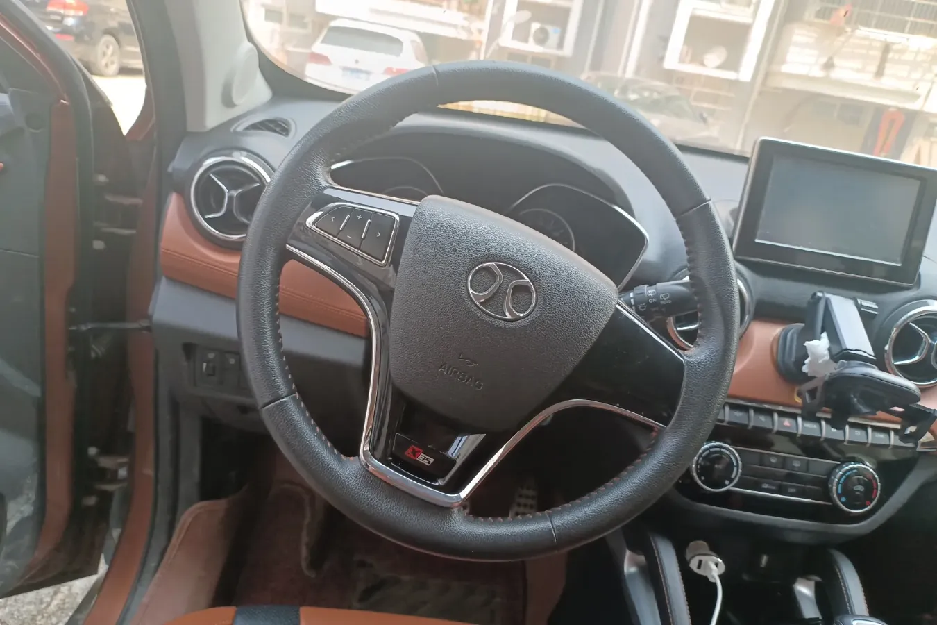 2016 BeiJing Auto Senova X35 1.5L 116HP L4 5MT,autocango,china used car exporter,china ev exporter,chinese used car exporter,chinese used ev exporter