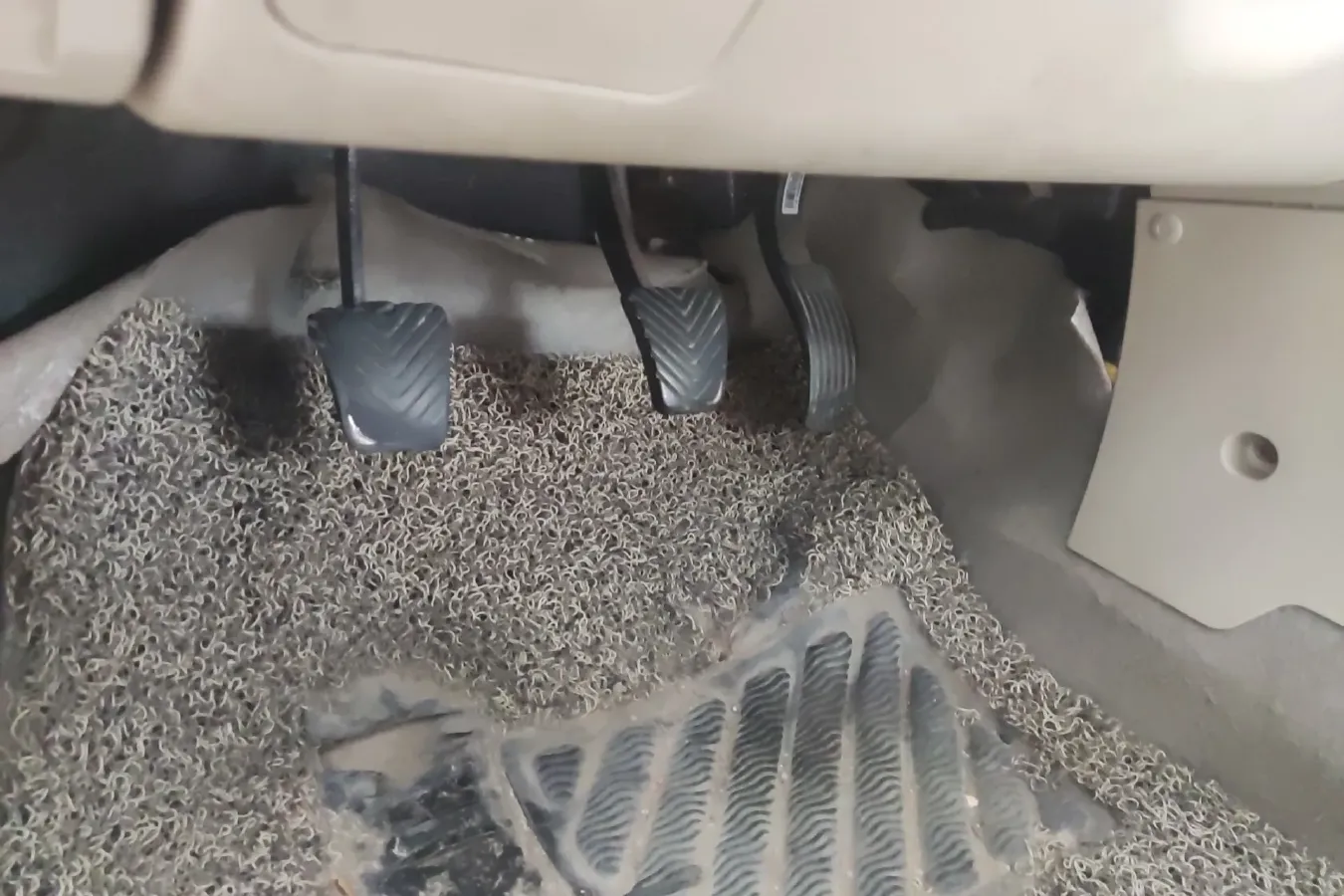 2015 Soueast V3 1.5L 120HP L4 5MT,autocango,china used car exporter,china ev exporter,chinese used car exporter,chinese used ev exporter