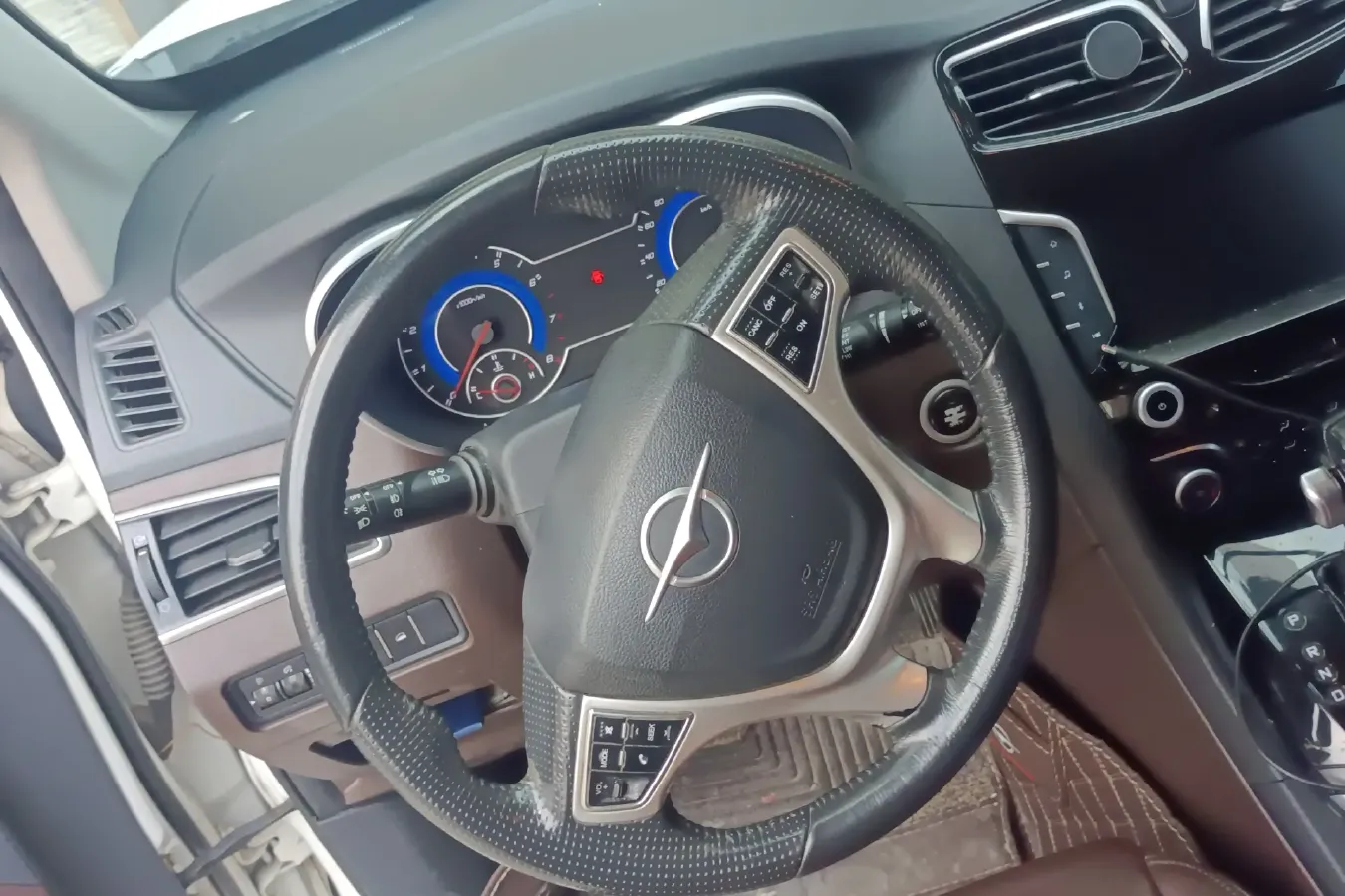 2016 HaiMa V70 1.5T 156HP L4 6AT,autocango,china used car exporter,china ev exporter,chinese used car exporter,chinese used ev exporter