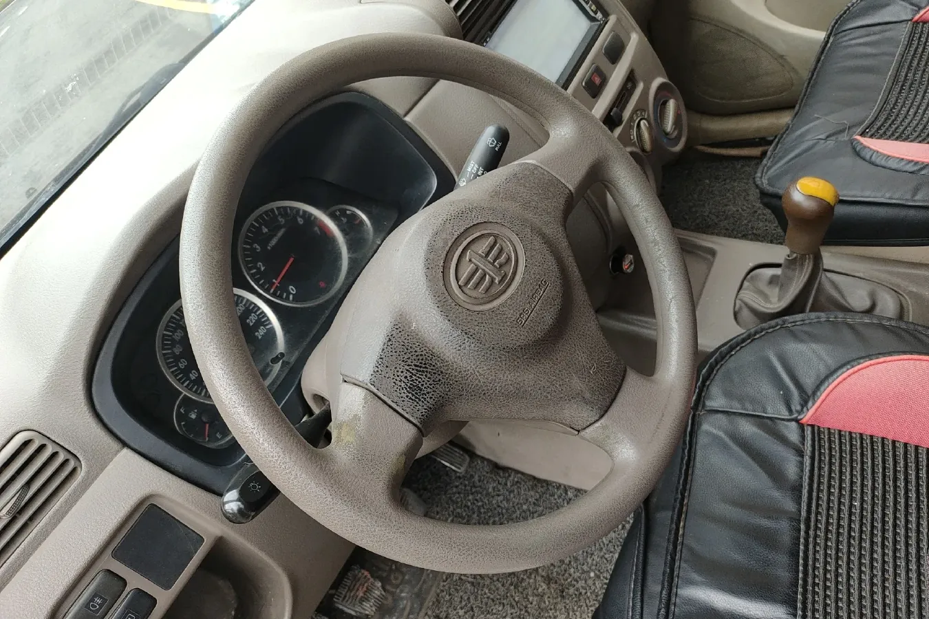 2011 FAW Senia M80 1.3L 91HP L4 5MT,autocango,china used car exporter,china ev exporter,chinese used car exporter,chinese used ev exporter