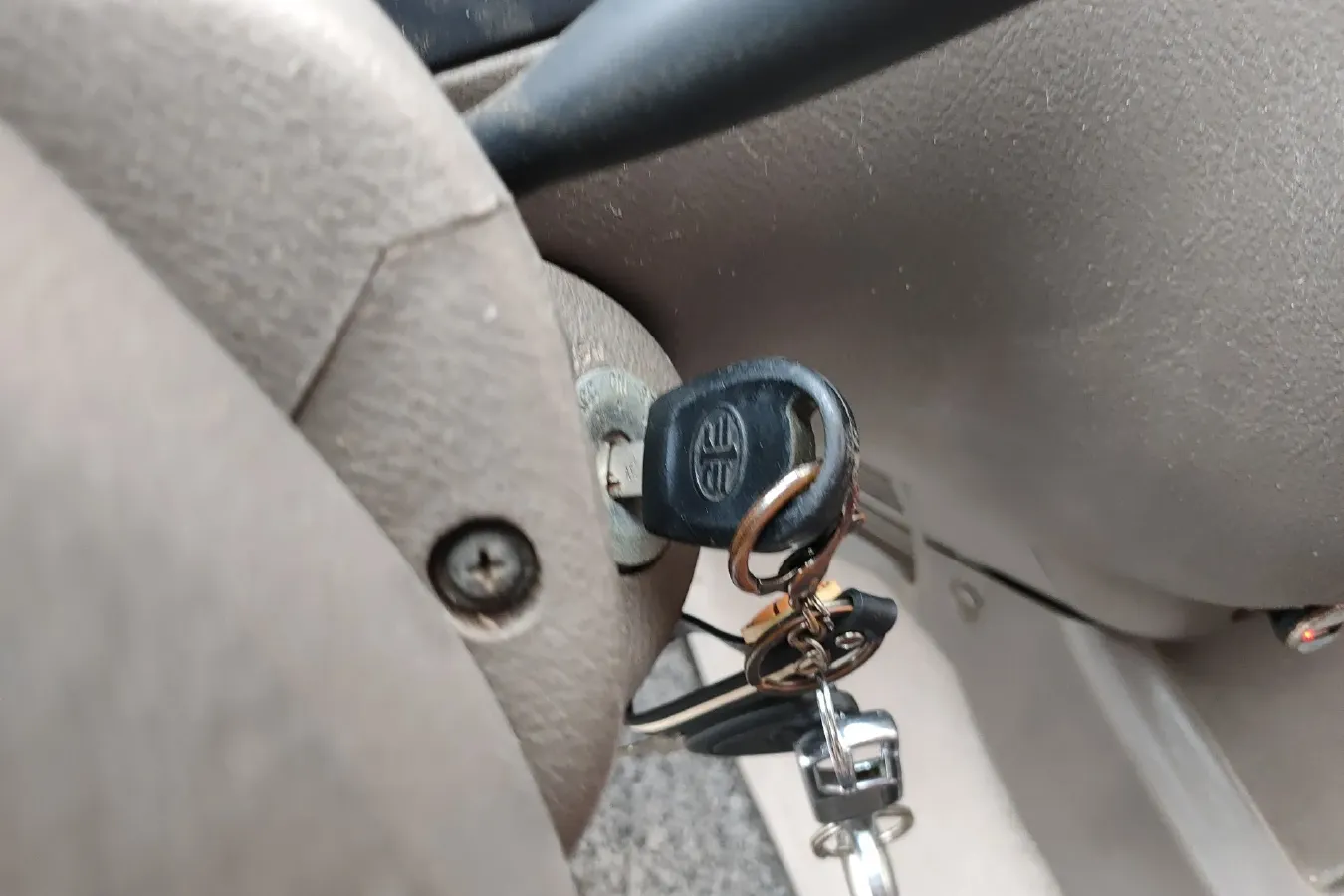 2011 FAW Senia M80 1.3L 91HP L4 5MT,autocango,china used car exporter,china ev exporter,chinese used car exporter,chinese used ev exporter