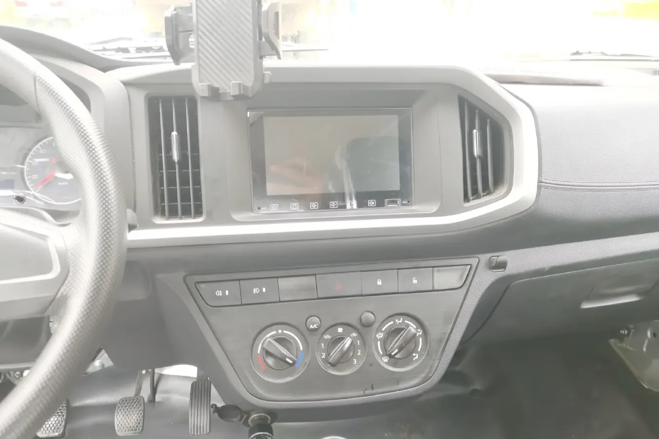 2021 ChangAn Kaicene ShenQi T30 1.6L 122HP L4 5MT,autocango,china used car exporter,china ev exporter,chinese used car exporter,chinese used ev exporter