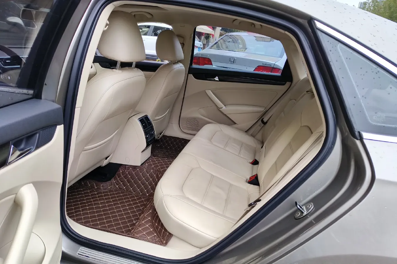 2013 Volkswagen Passat 1.8T 160HP L4 7DCT,autocango,china used car exporter,china ev exporter,chinese used car exporter,chinese used ev exporter