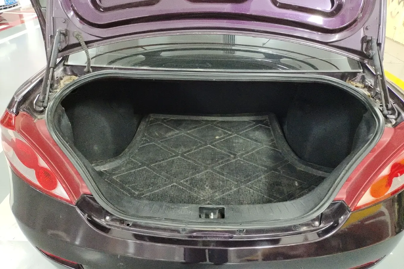 2010 Youngman Lotus L3 1.6L 111HP L4 5MT,autocango,china used car exporter,china ev exporter,chinese used car exporter,chinese used ev exporter