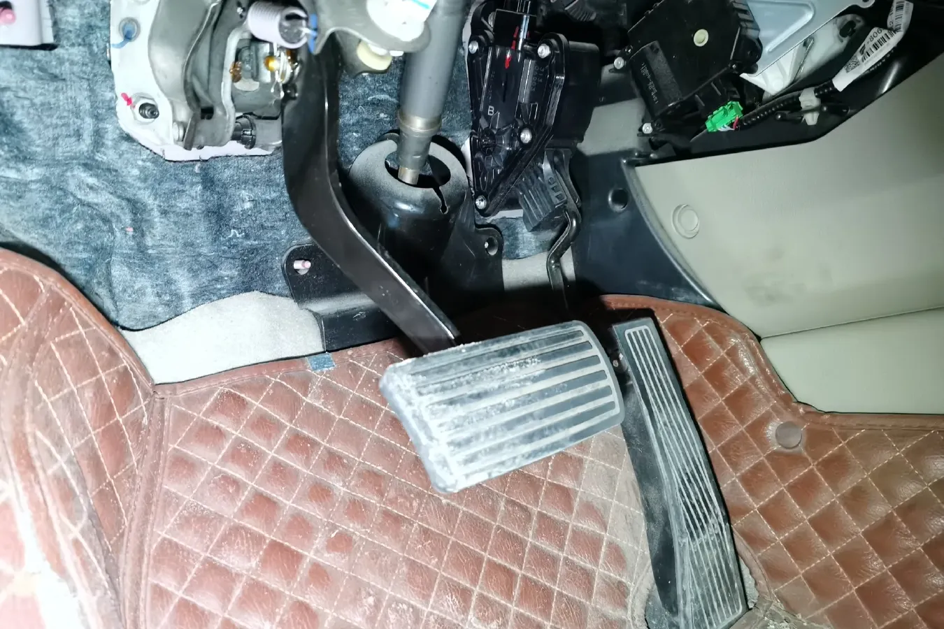 2012 Ciimo Ciimo 1.8L 140HP L4 5AT,autocango,china used car exporter,china ev exporter,chinese used car exporter,chinese used ev exporter